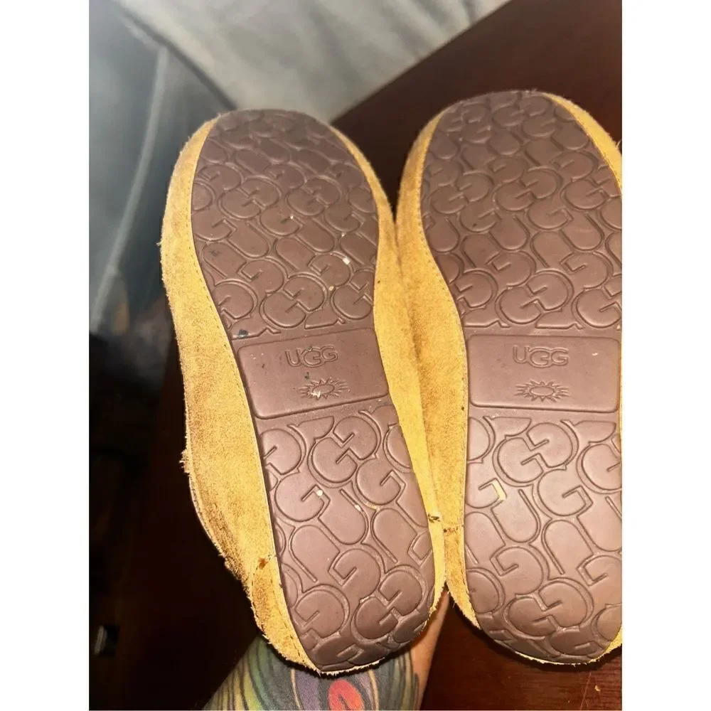 Ugg Dakota Moccasins size 4 girls